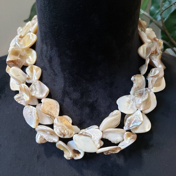 Chilly Bird Womens 3 Strand White Blister Pearl Petals Necklace w/ Lobster Clasp - Picture 1 of 6